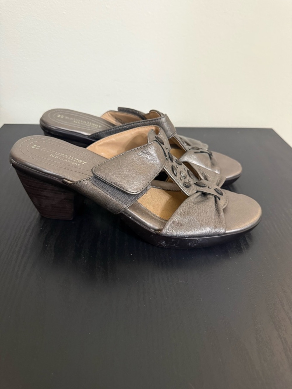 Naturalizer Women's Leather Bronze Jewel Adjustable Strap Heels Sandals Sz 9.5W - Picture 3 of 7